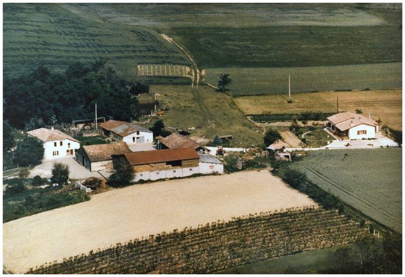 Vu aérienne de la ferme dans les années 90